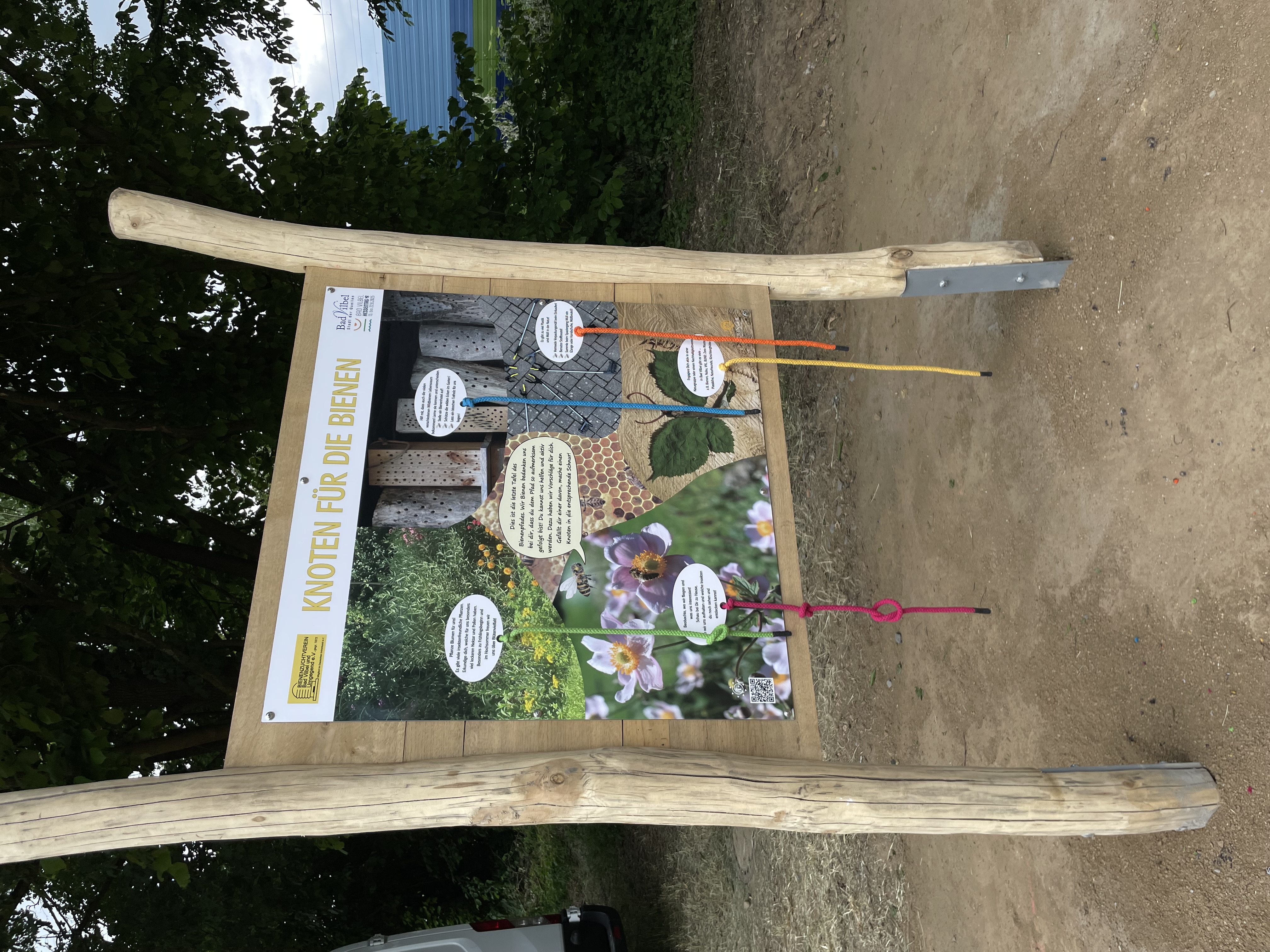 Gestaltungsdetail des Bienenpfads